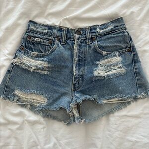 Highwaist Levi’s Distressed Cutoff Shorts